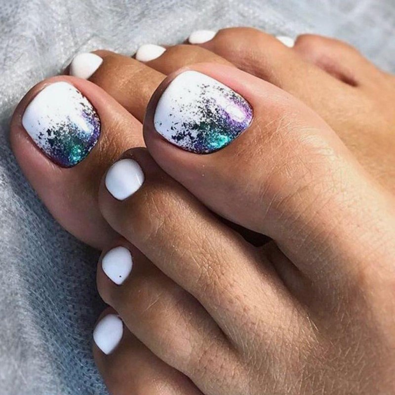 Модный педикюр