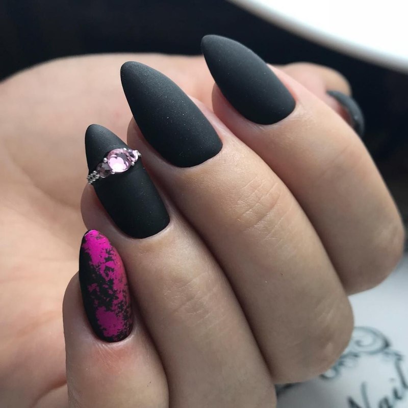 Черные короткие ногти