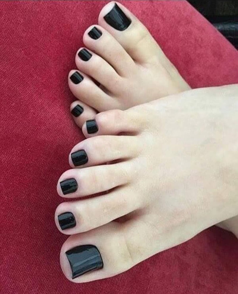 Педикюр черный