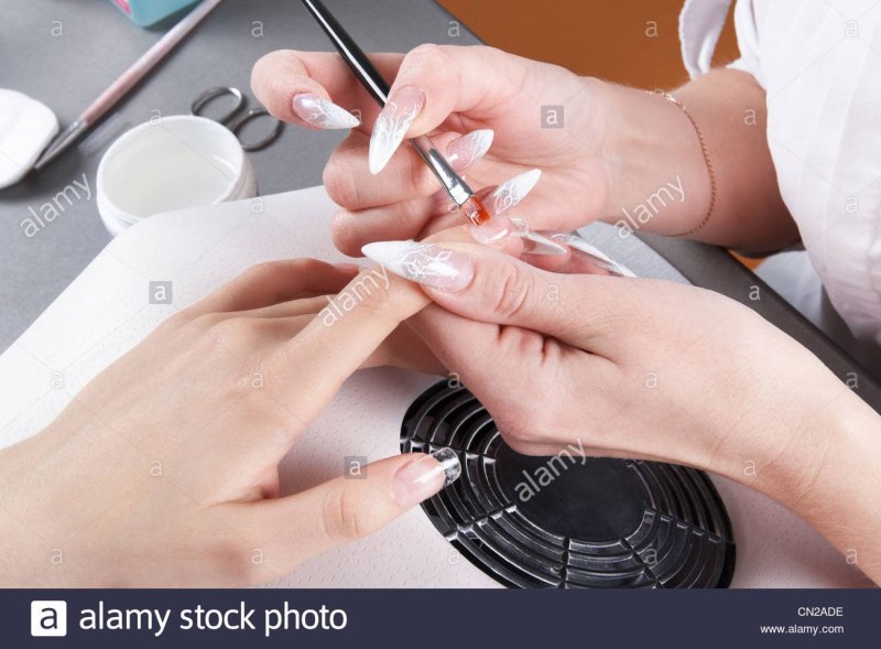 Наращивание ногтей