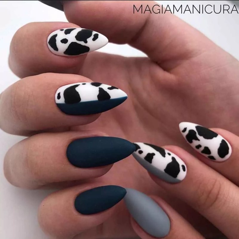 Маникюр коровка