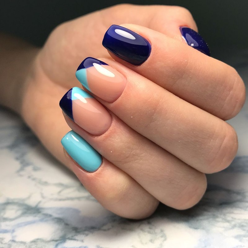 Маникюр под синее платье