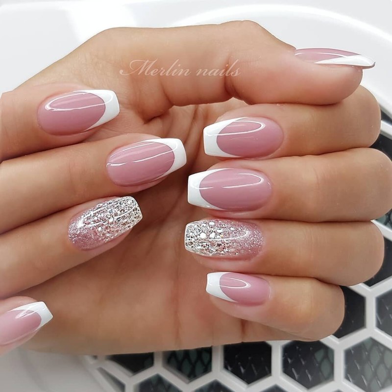 Модный маникюр на короткие ногти