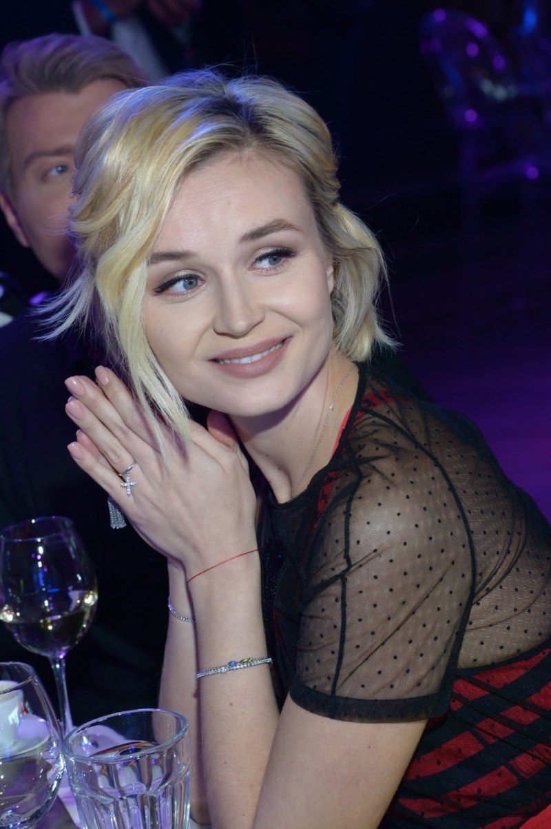Полина Гагарина в зеркале
