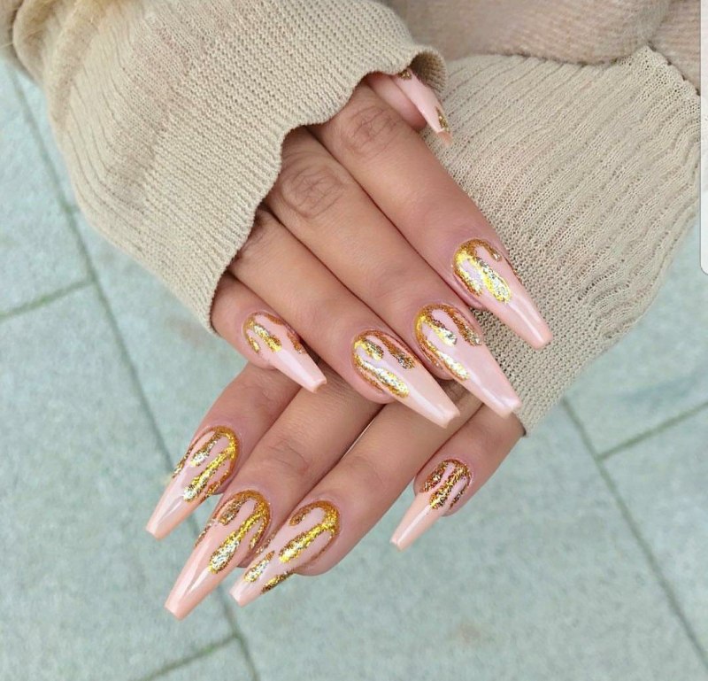 Маникюр розовые с фаотгой