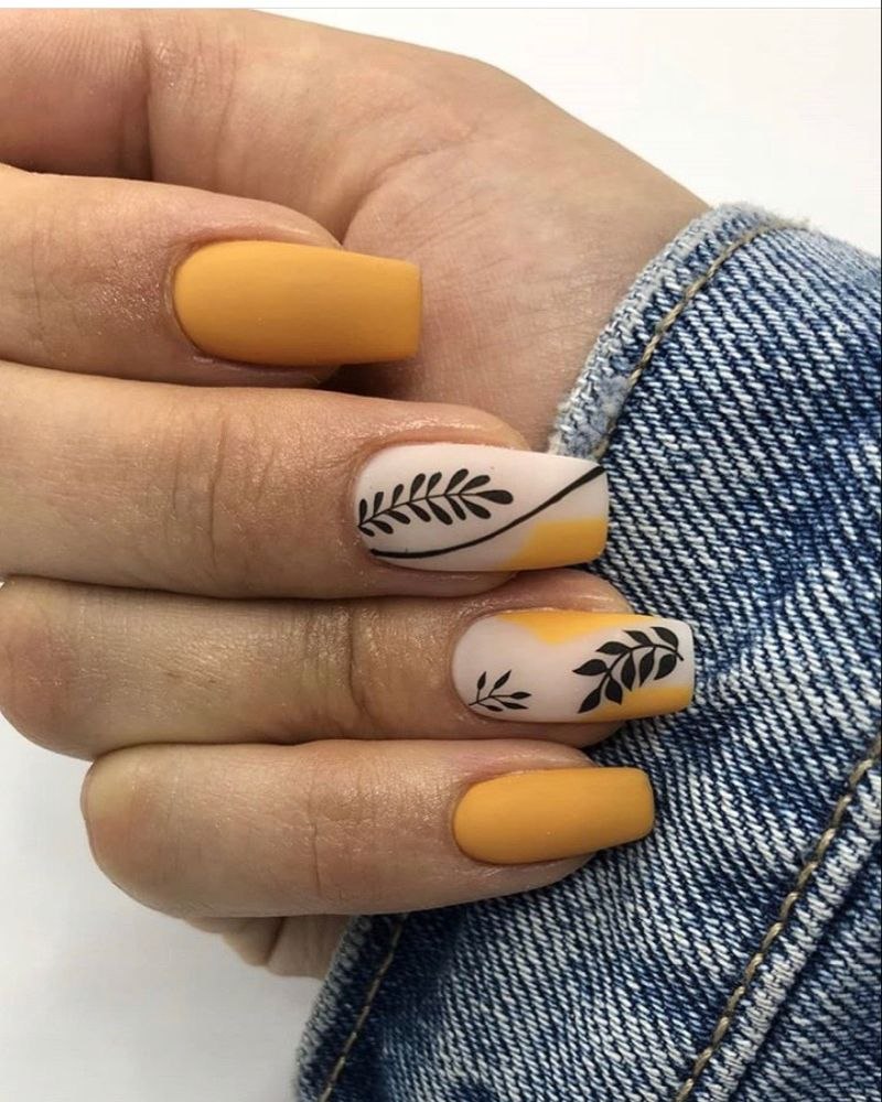 Essie брусничный