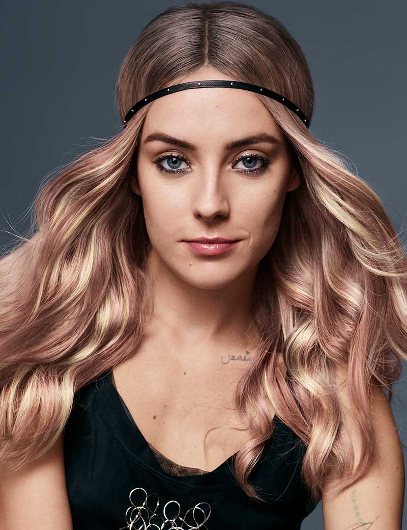 Французский маникюр треугольником для женщин за 50 лет