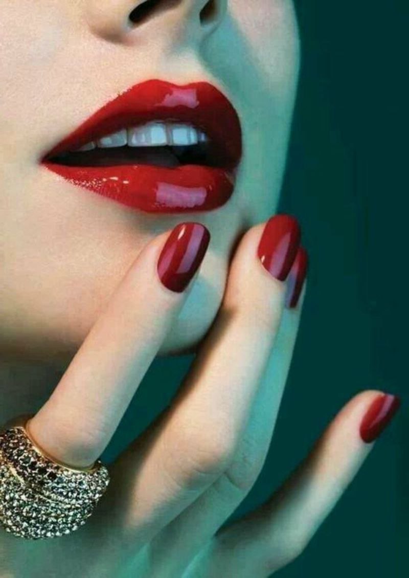 Маникюр с бабочками