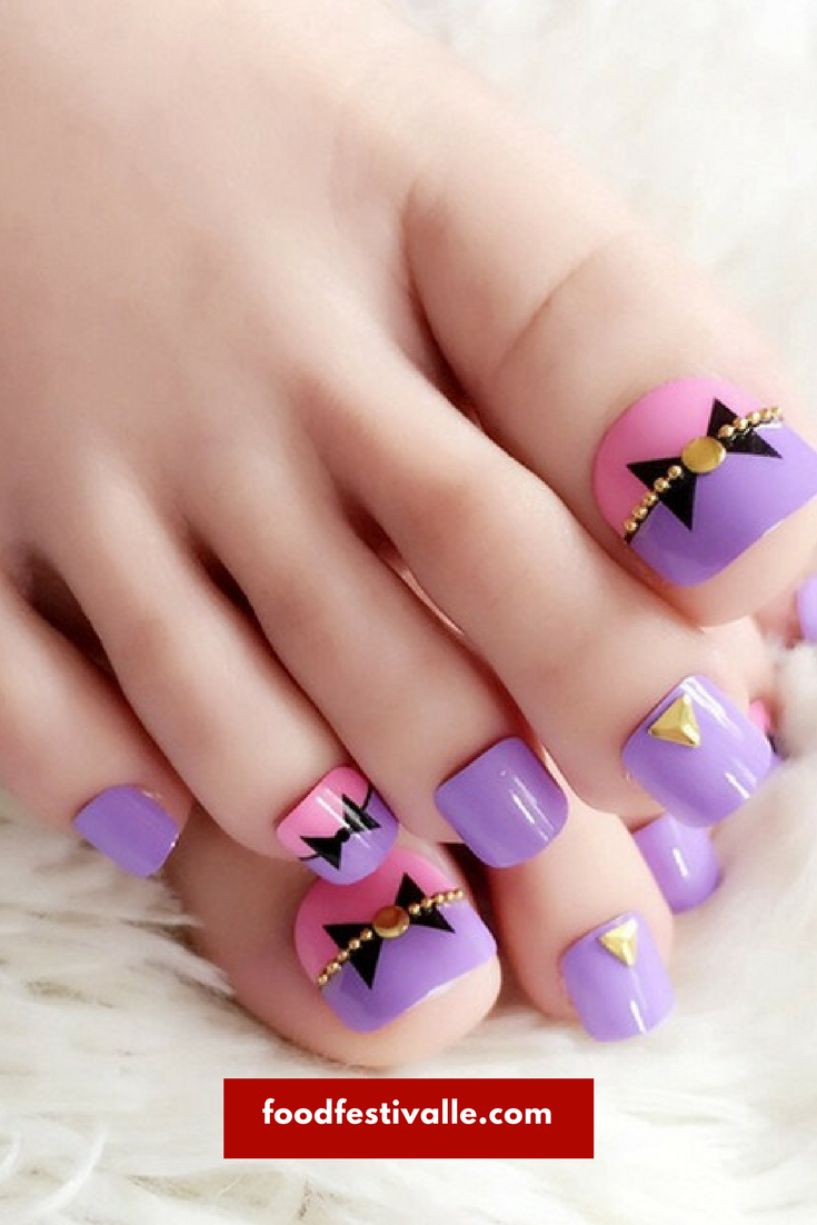 Сиреневый педикюр