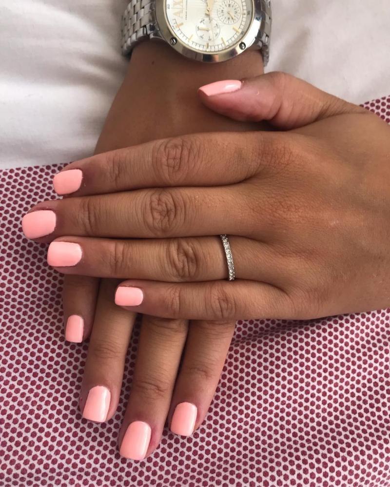 Маникюр на загорелой коже