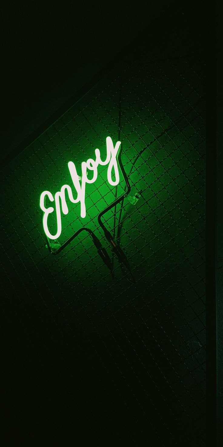 Зеленая неоновая надпись