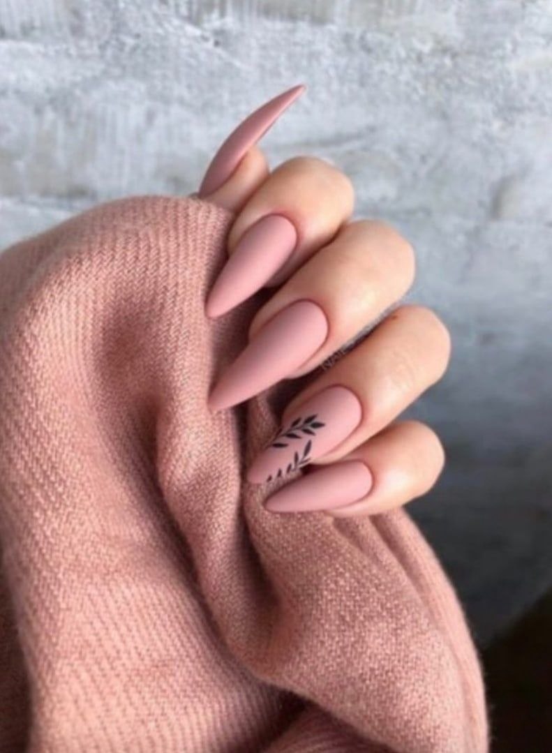 Наращивание ногтей бежевый