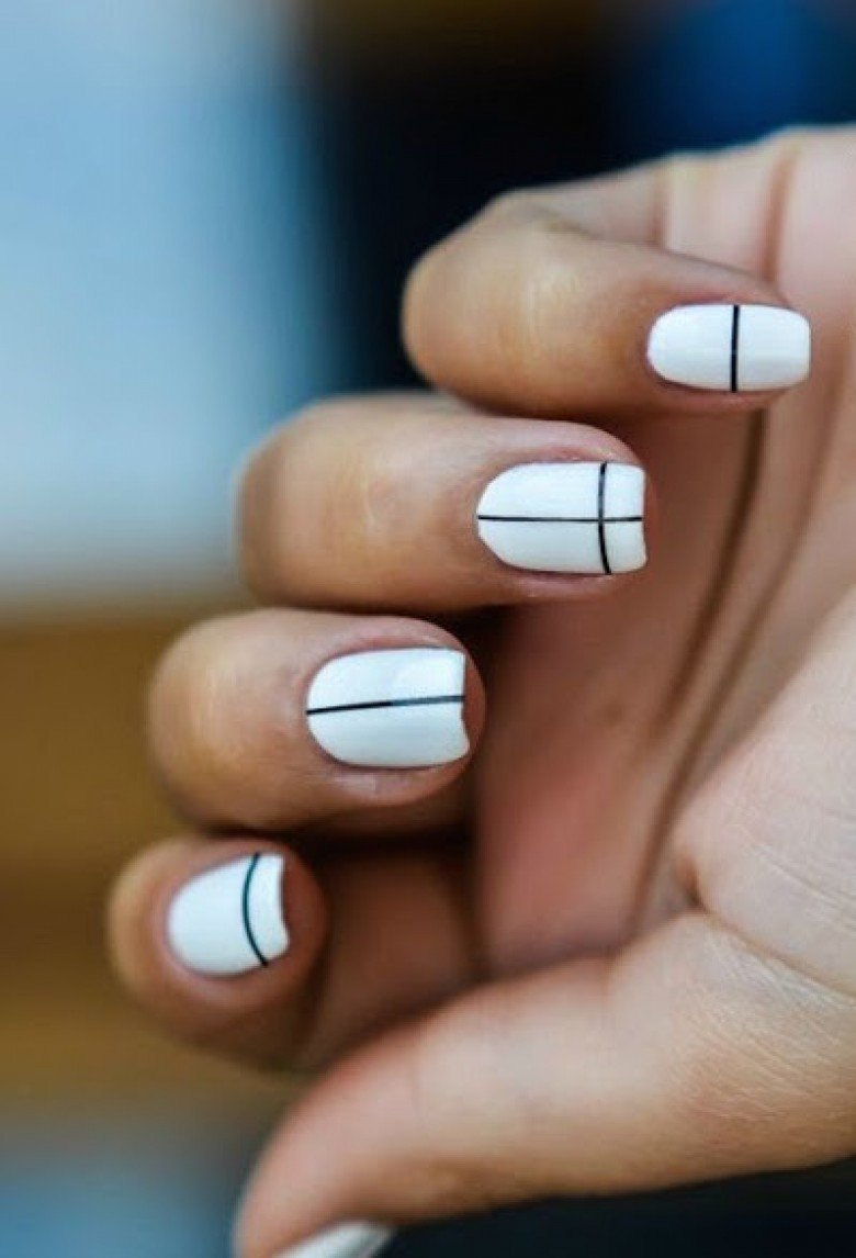 Черные ногти с серебряной полоской