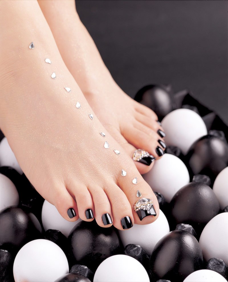 Педикюр на ногах