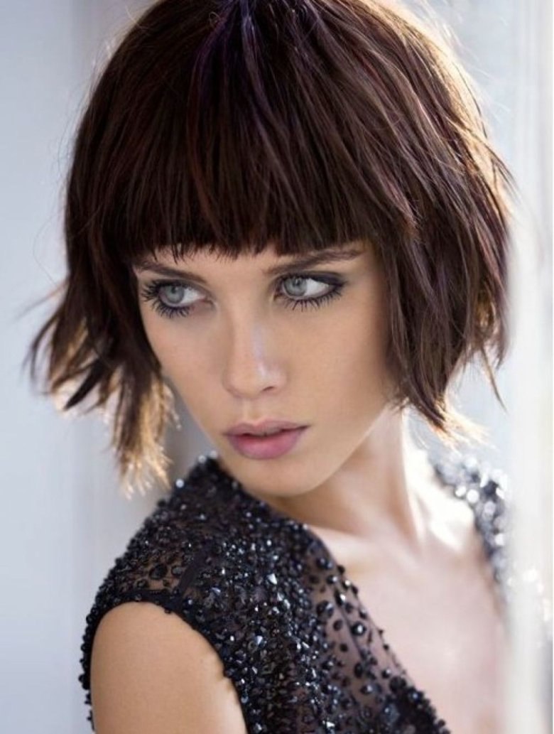 Модна стрижка "" шапочка "" на коротке волосся