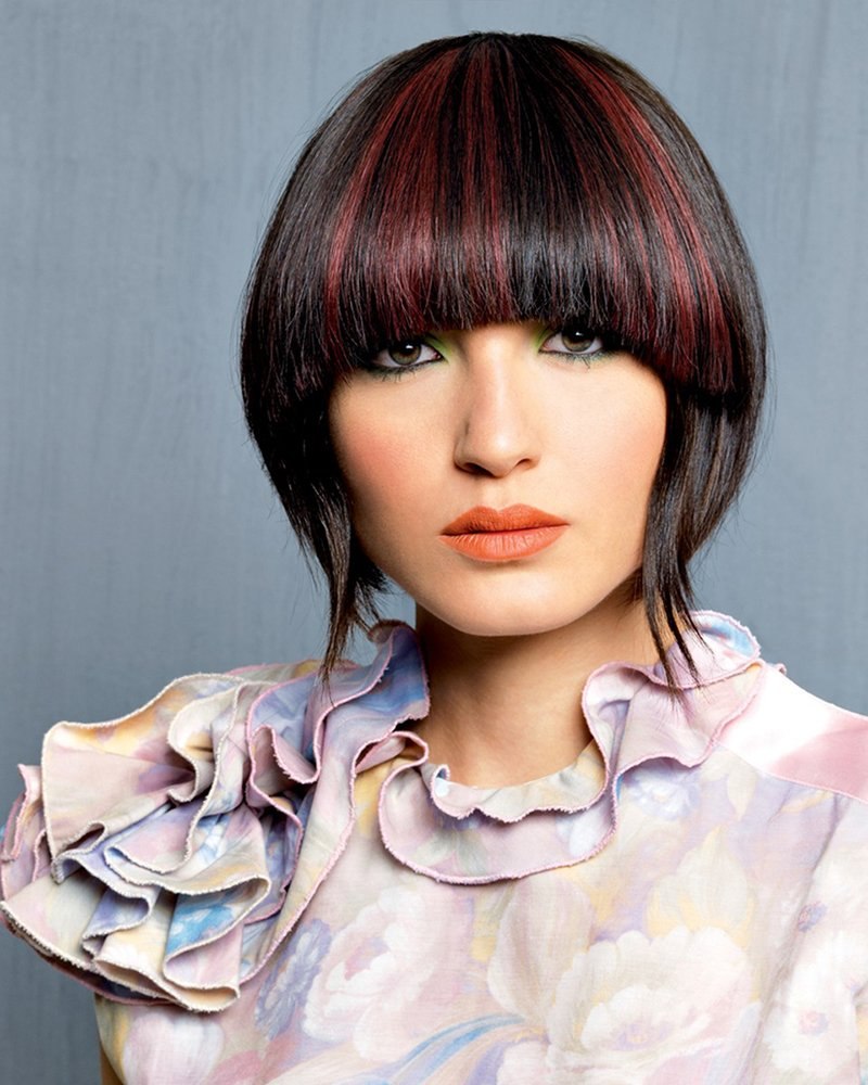 Каре с челкой наискосок