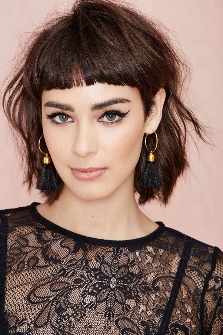 Стрижка layered short Bob