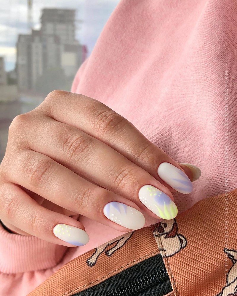 Стильный летний маникюр