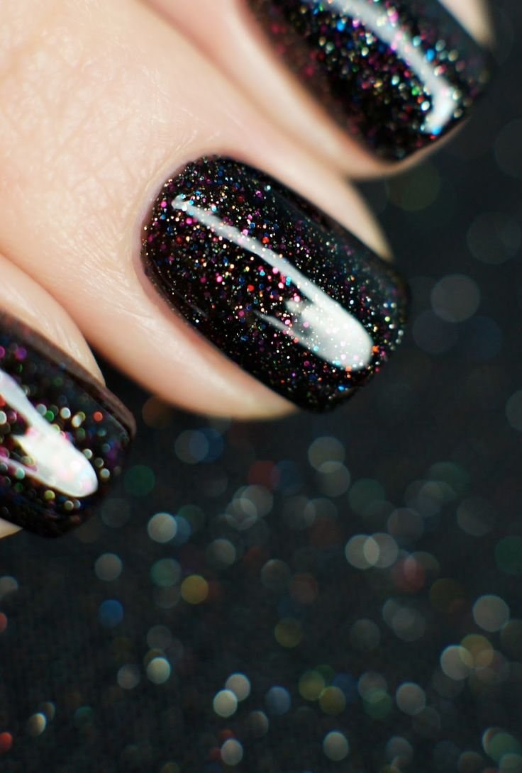 Черно блестящий маникюр