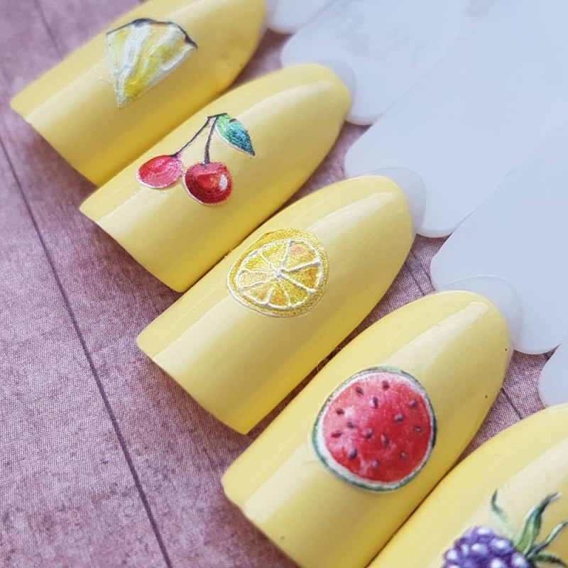 Маникюр с фруктами