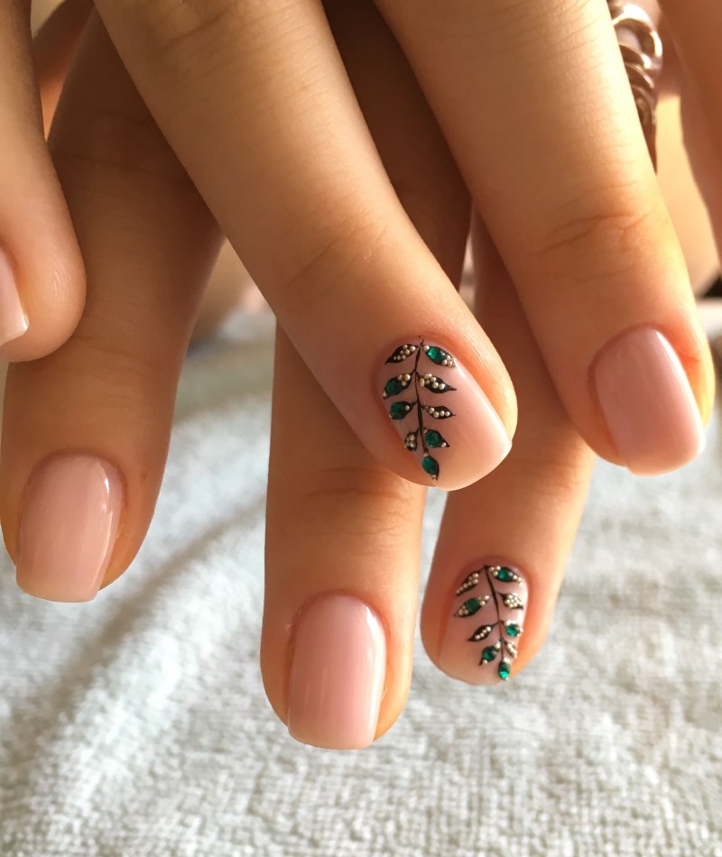 Маникюр на короткие широкие но