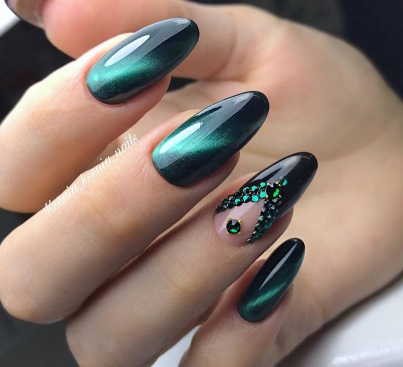 Кошачий глаз маникюр зеленый