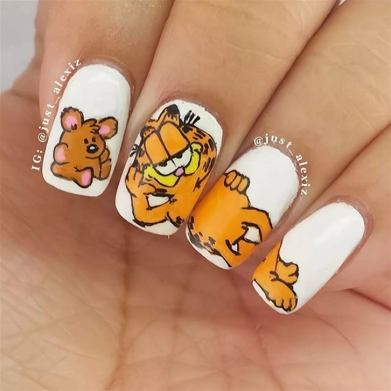 Ногти с игрушками