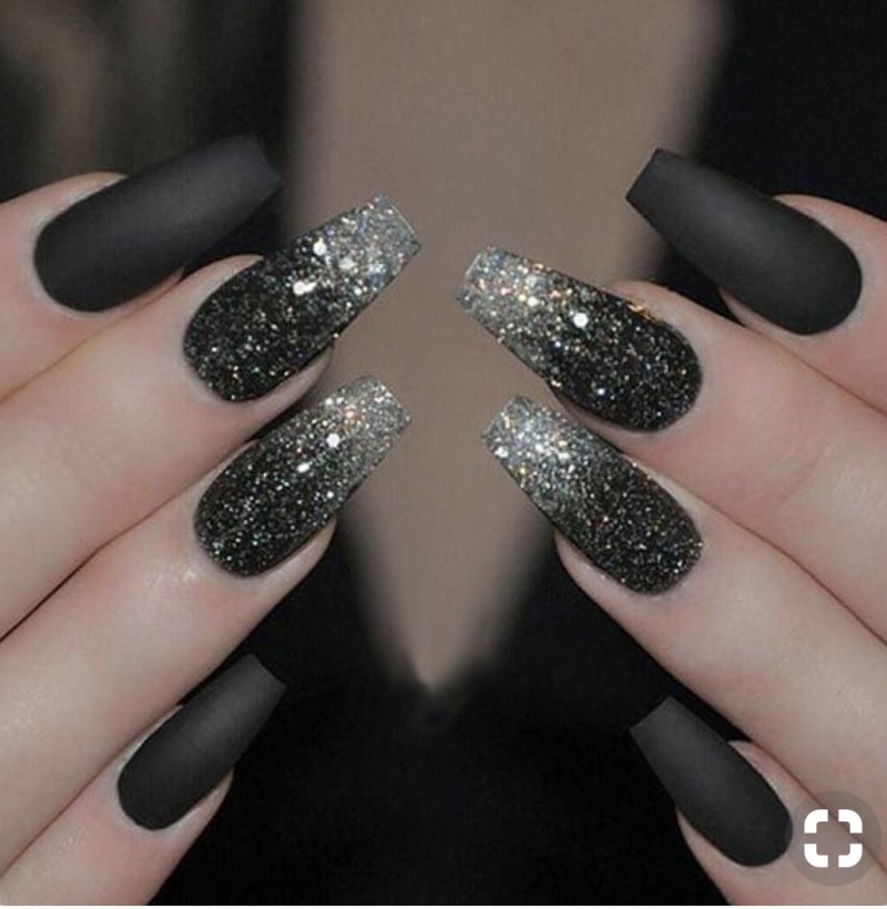 Ногти чёрные с серебром