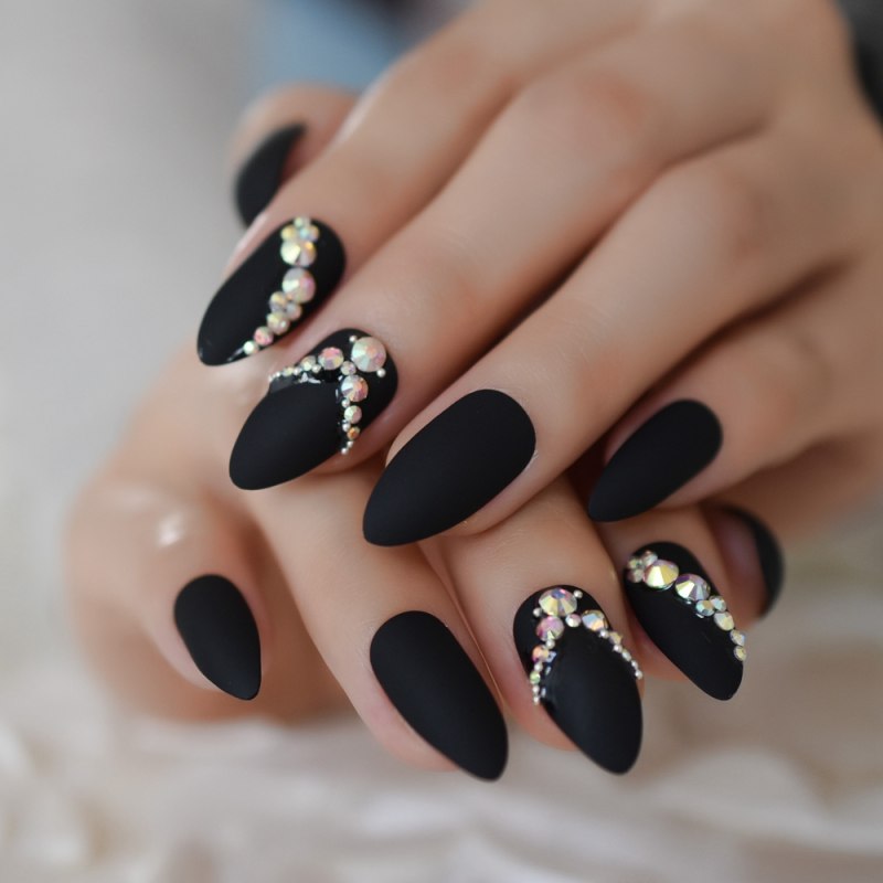 Черные короткие ногти