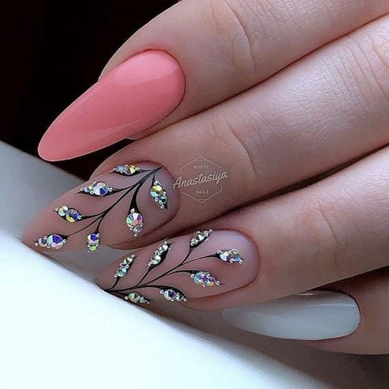 Ногти миндаль с веточкой