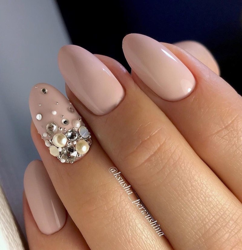 Ногти со стразами