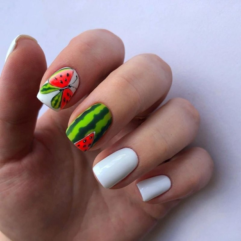 Маникюр на короткие ногти арбузики