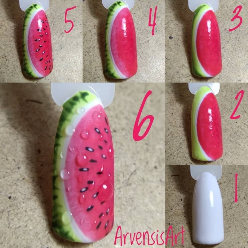 Маникюр с клубникой на короткие ногти