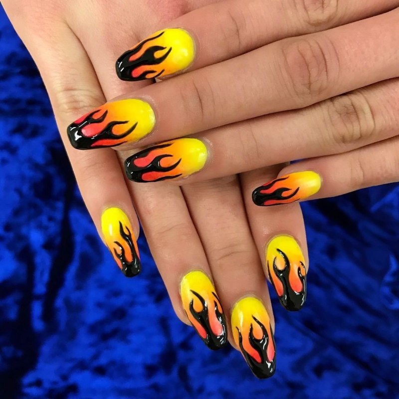 Маникюр пламя