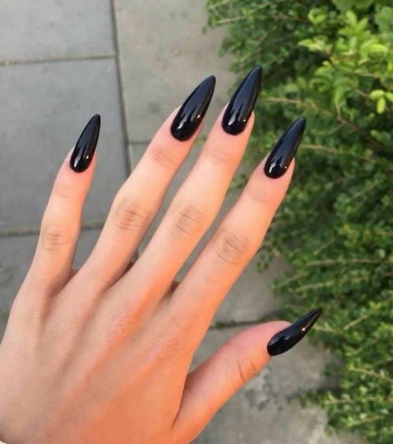 Черные длинные ногти
