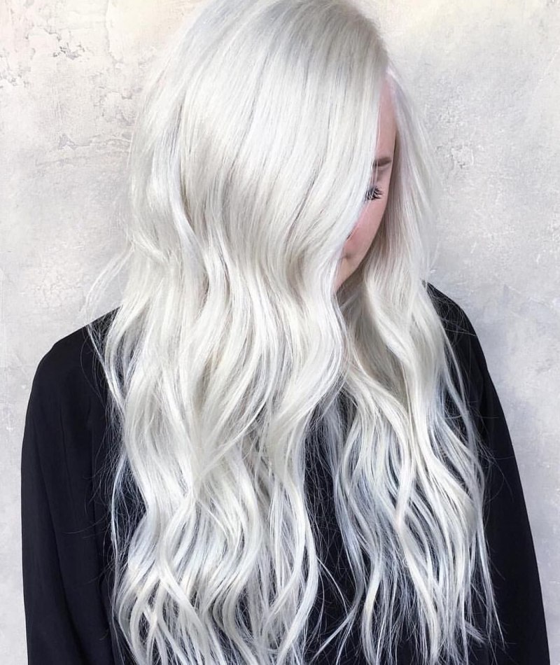 Короткие лосненые волосы