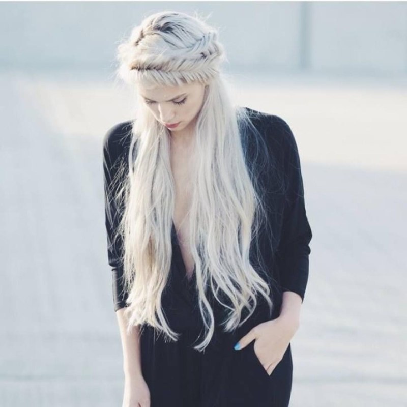 А4 с белыми волосами