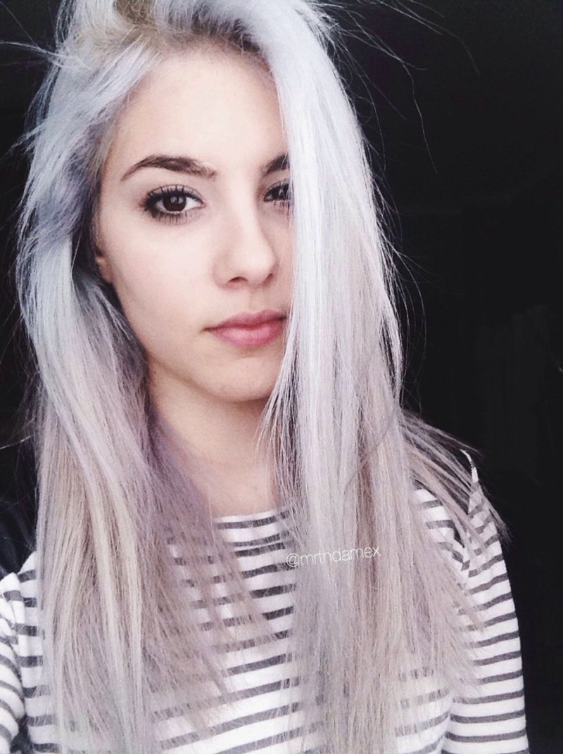 Белые волосы