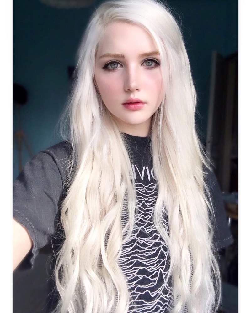 Анна с белыми волосами