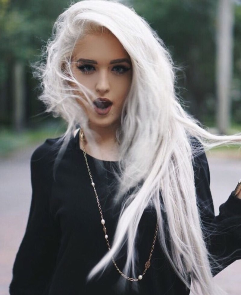 Длинные белоснежные волосы