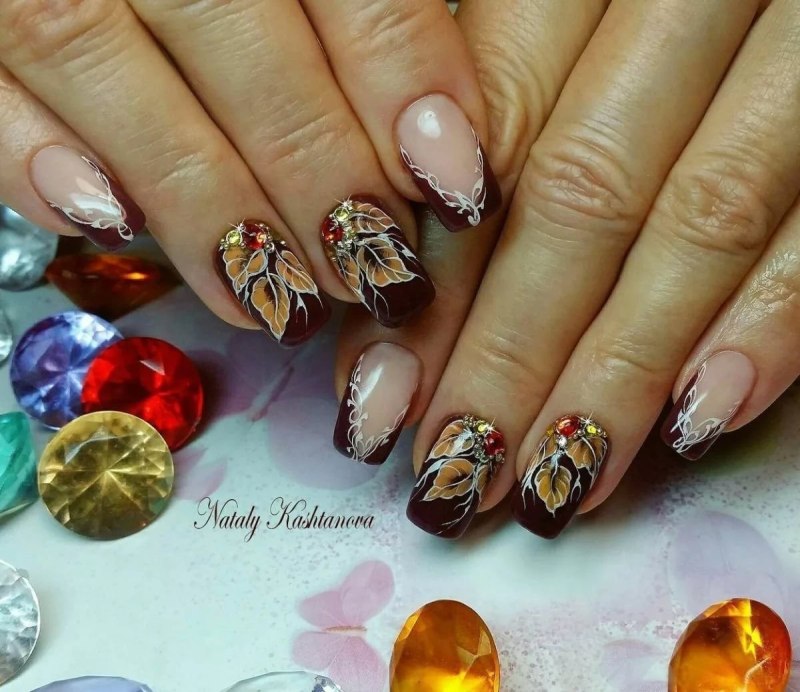 Осенний маникюр на миндалевидные ногти