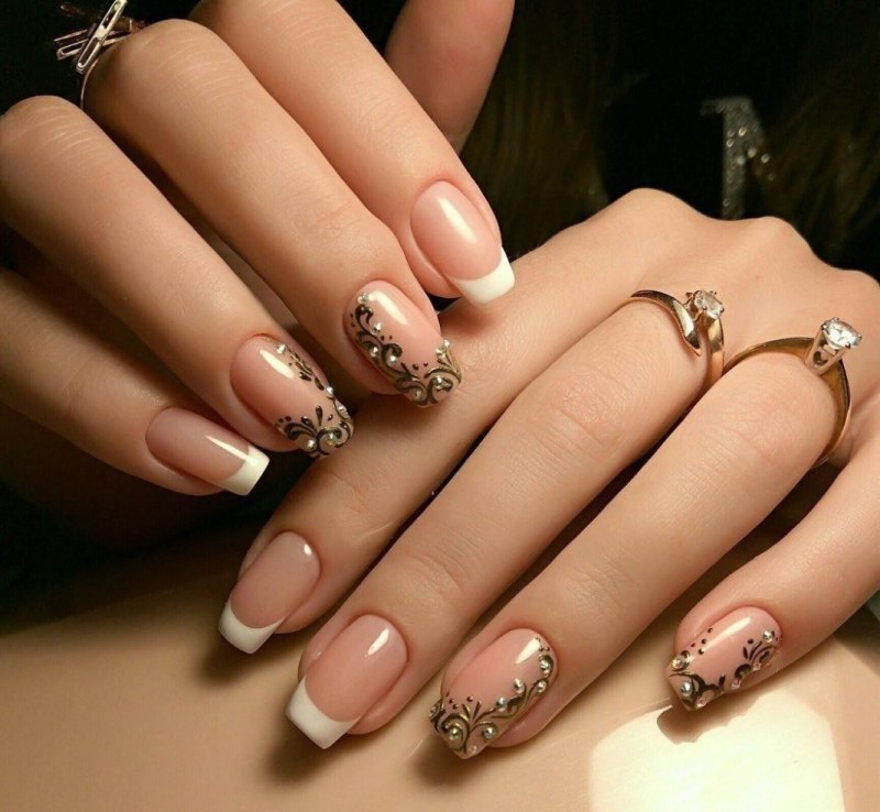 Яркий маникюр