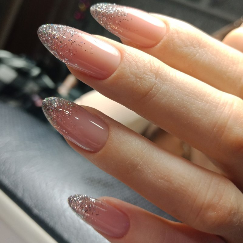 Нюдовый маникюр френч миндаль