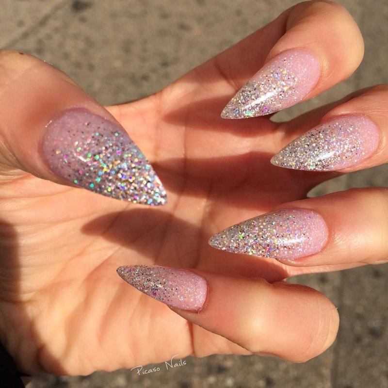 Острые ногти с блестками