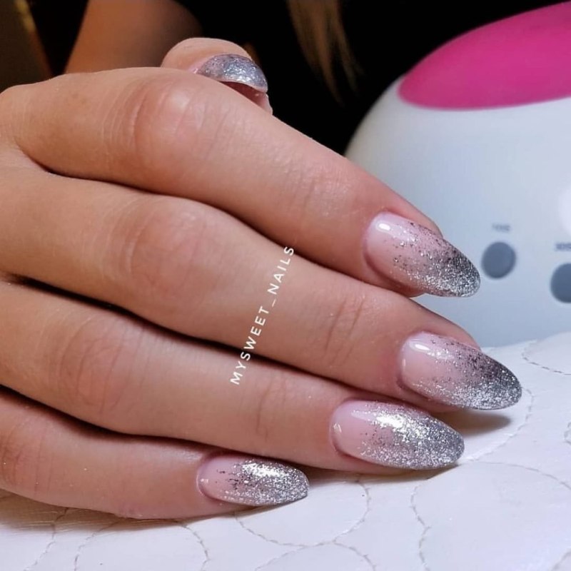 Маникюр с блестками