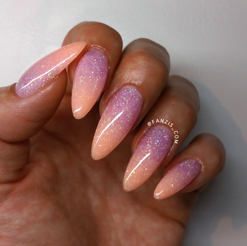 Маникюр миндаль с блестками