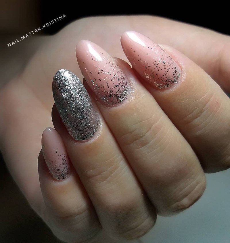 Миндальный френч с блестками