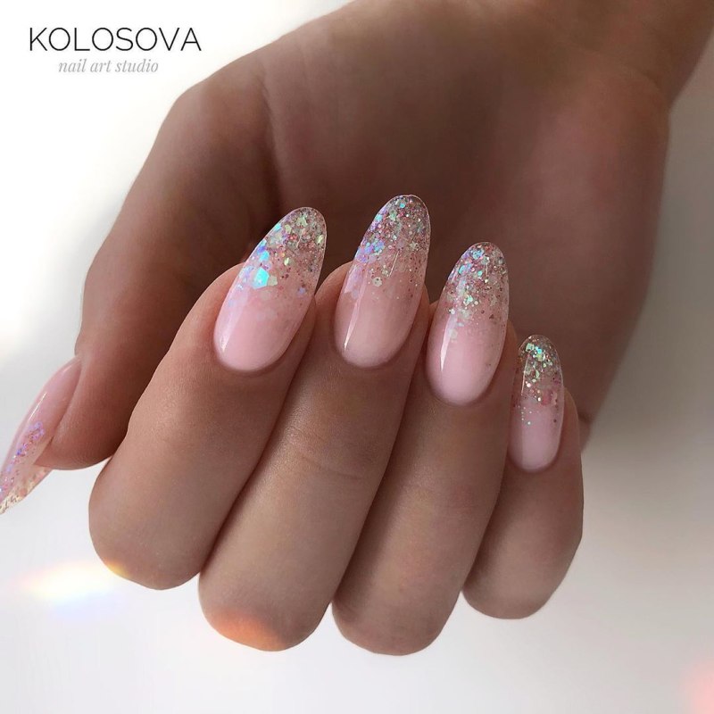 Ногти острые персиковые