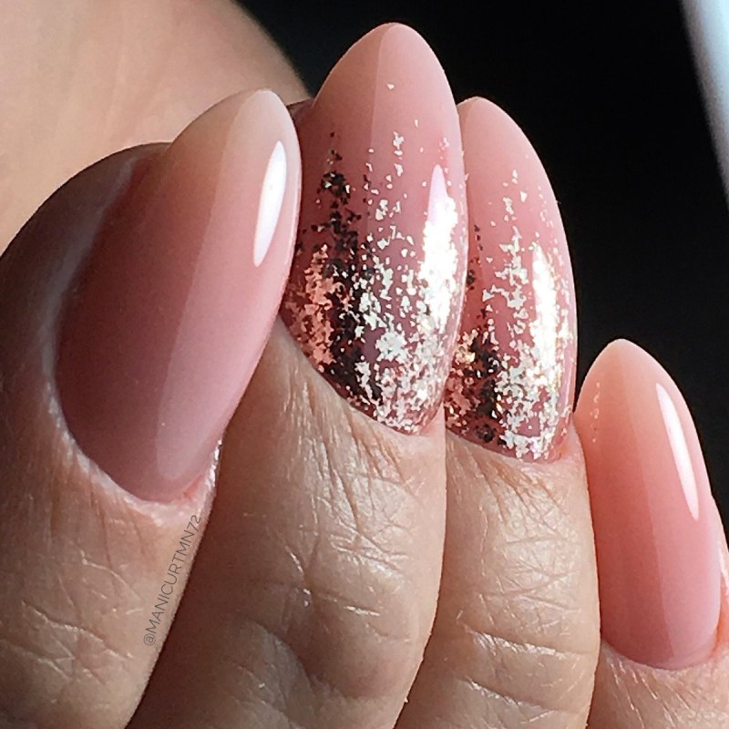 Маникюр с листьями