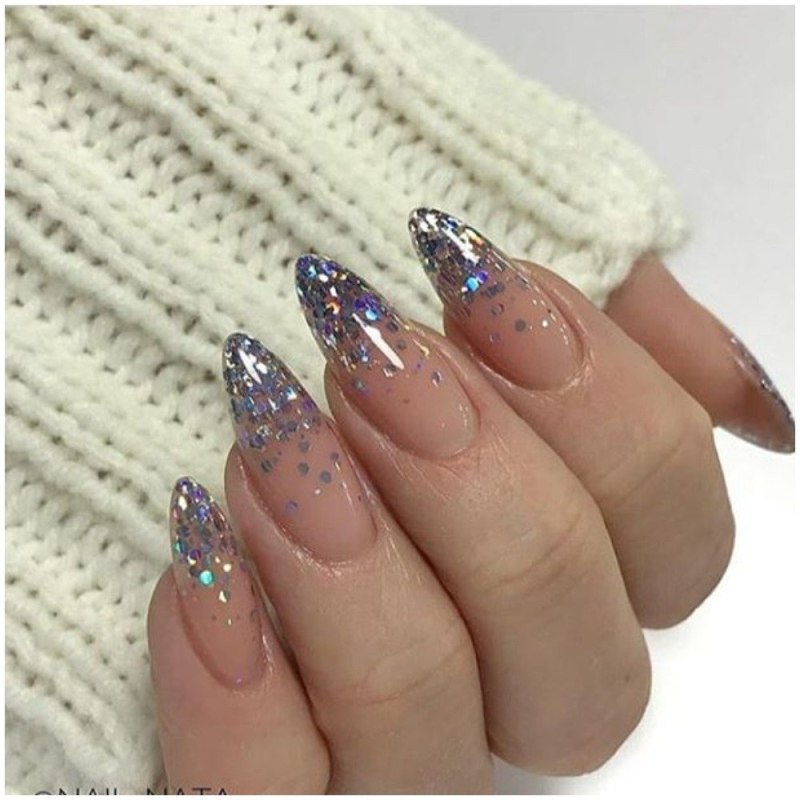 Синий френч с блестками на миндальных